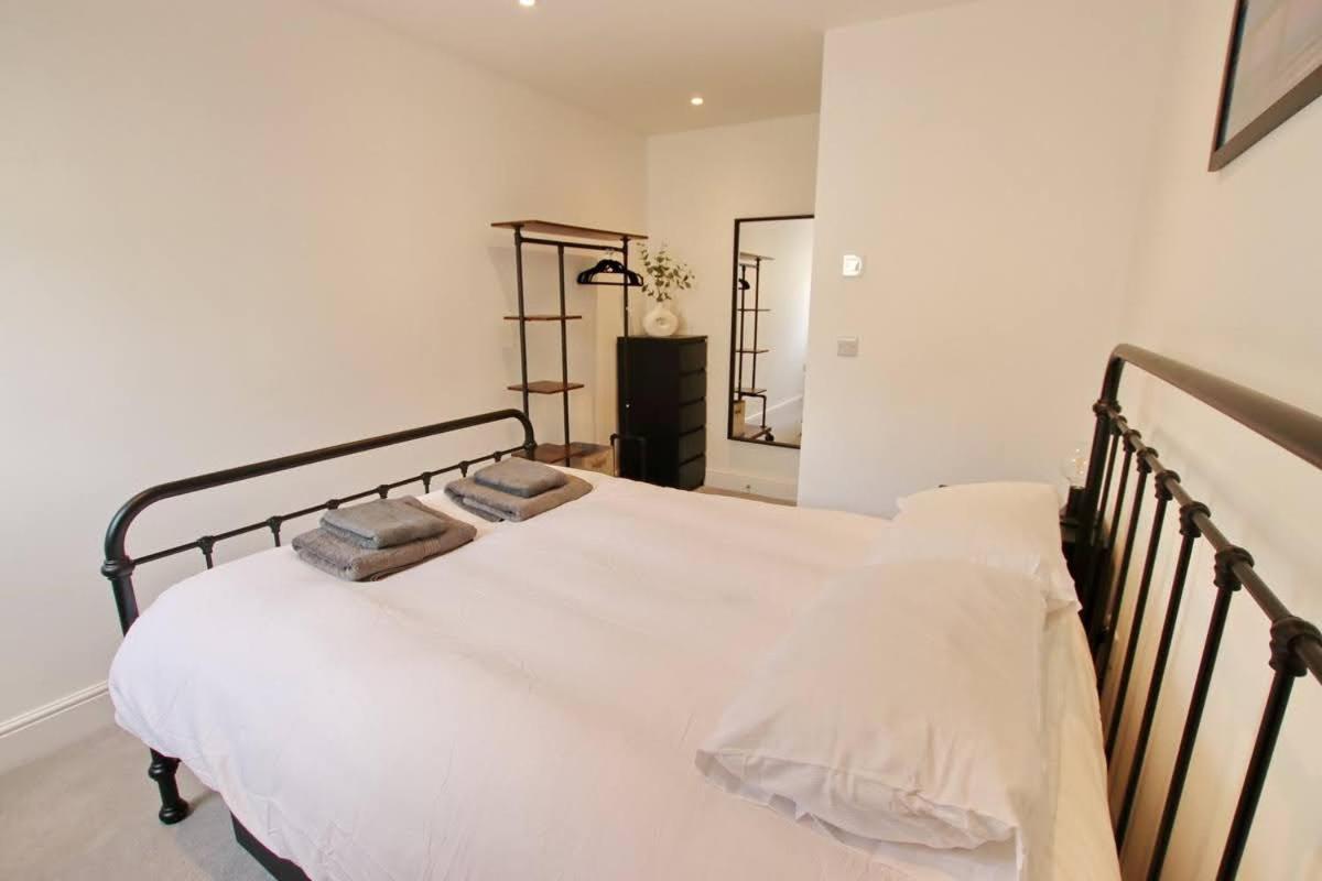 Modern Home For Small Groups By Stones Throw Apartments - Free Parking - Sea View Worthing Extérieur photo