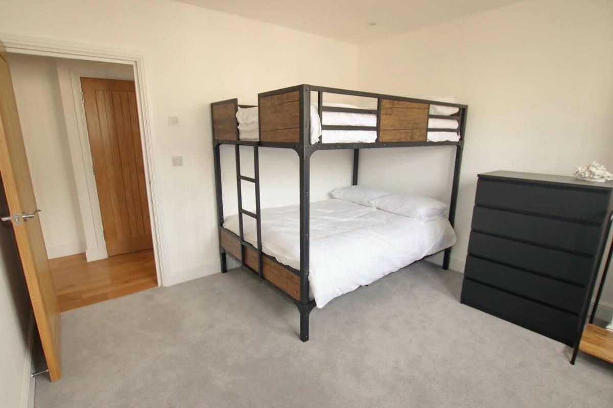 Modern Home For Small Groups By Stones Throw Apartments - Free Parking - Sea View Worthing Extérieur photo