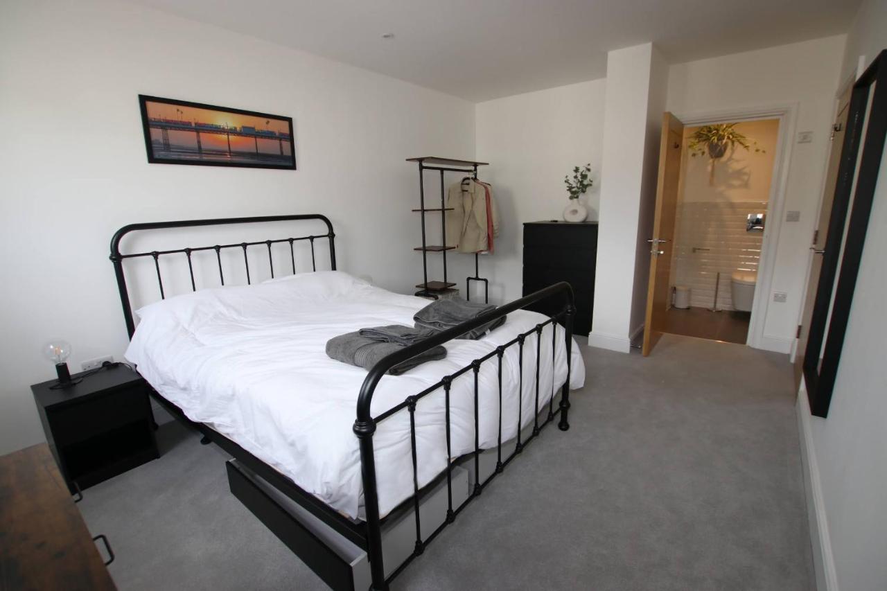 Modern Home For Small Groups By Stones Throw Apartments - Free Parking - Sea View Worthing Extérieur photo