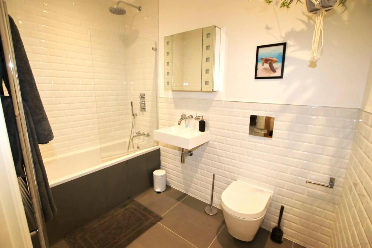 Modern Home For Small Groups By Stones Throw Apartments - Free Parking - Sea View Worthing Extérieur photo